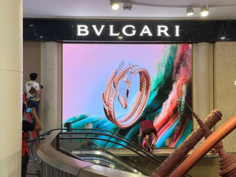 LAMPRO LMini P Series for BVLGARI ads display at the luxruy store
