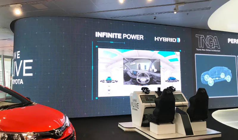 A Curve screen in TOYOTA 4S shop