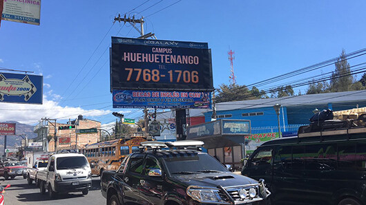 Pantallas de publicidad en la calle